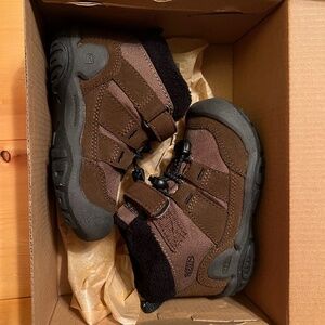KEEN Dark Earth & Black Knotch Chukka Boot - Kids